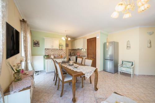 Aigli Elegant Sea View Apartment In Argostoli