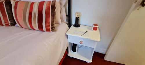 Hostal Holly Cottages
