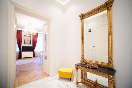 Apartamento Count Zrinyi Luxourious Residence