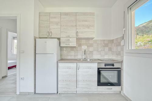 Two Bedroom House With Sea View Maj