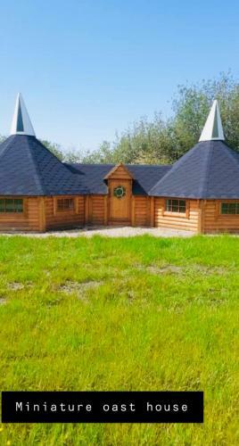1 Miniature Oast House Or 1 Separate Self Contained Duck Shed