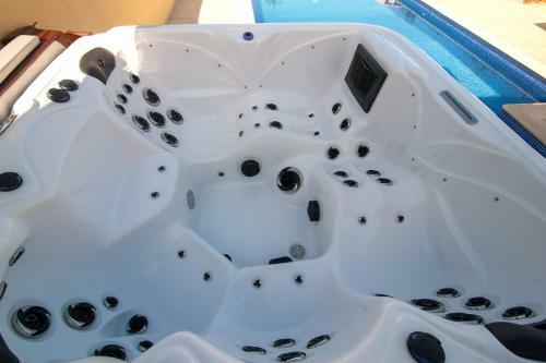 Villa Acqua-jacuzzi-heatable Pool-sauna-gym-snooker