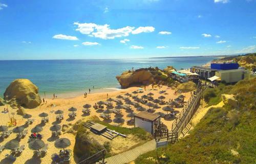 Apartment Coelha Beach - Pool - Free Wi-fi - Air Con