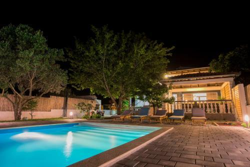 Villa Holiday Home Stri?nja W/ Sea View