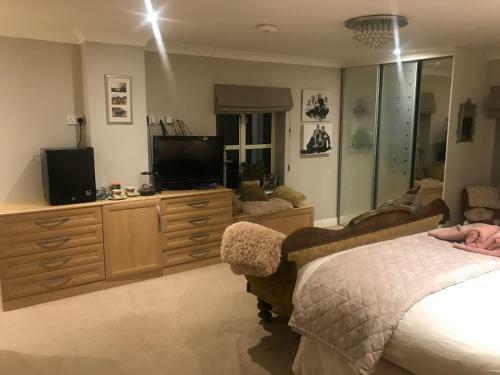 The Master Suite, Enjoy The Countryside In Style