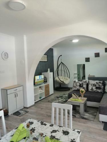 Apartments Ivanovic Bb