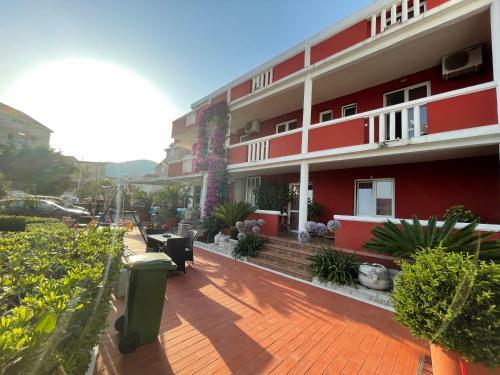 Hostal Vila L Budva