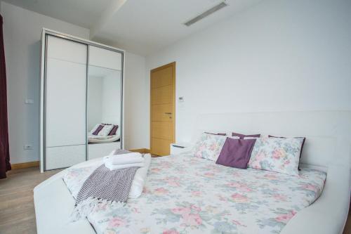Apartment Status 6