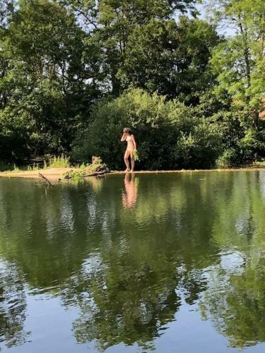 Maison Au Bord de L?eau D?un C�ramiste