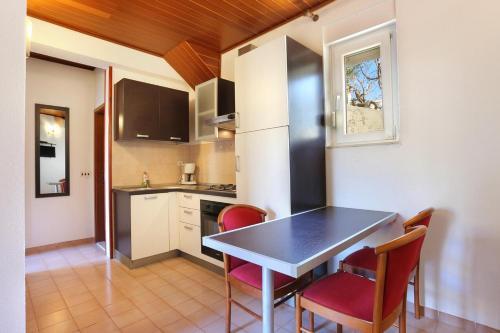 Apartments With A Parking Space Brela, Makarska - 18495