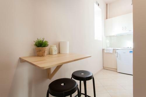 Stylish 2bdrm Apartment In Plaka With Acropolis View