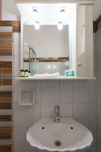 Stylish 2bdrm Apartment In Plaka With Acropolis View