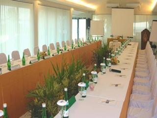 Hotel The Oasis Beach Benoa Bali