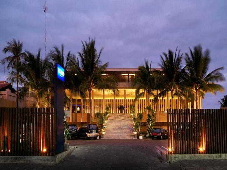 Hotel The Oasis Beach Benoa Bali
