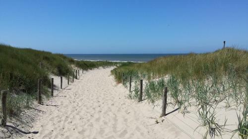 Tiny House de Boet, In de Natuur Op 450 Meter Van Het Strand