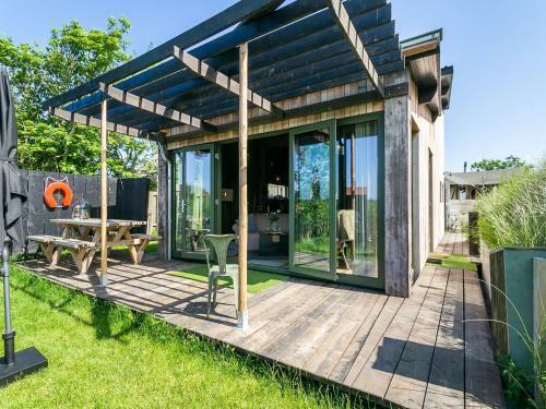 Quaint Bungalow In Callantsoog With Garden