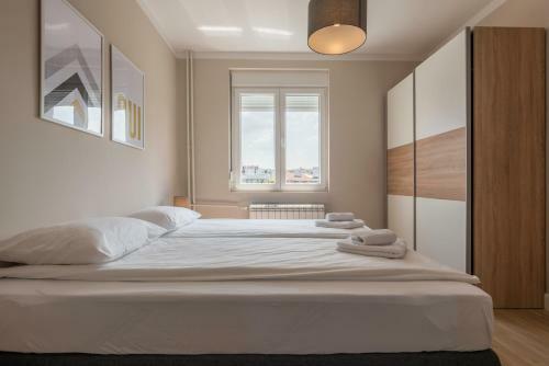 Urban Zen With View - City Break Apartments