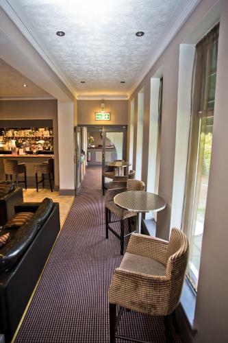 Wards Hotel & Restaurant