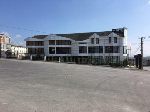 Whitehotel