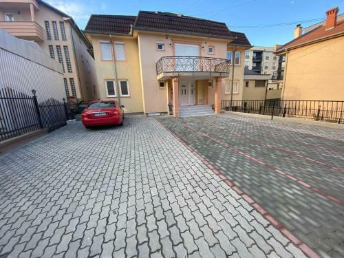 Sunny Hill Apartment Near Royal Mall