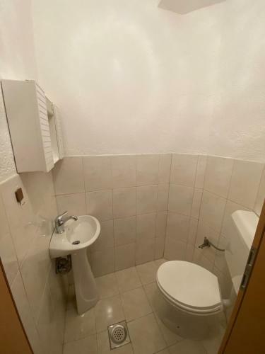 Sunny Hill Apartment Near Royal Mall