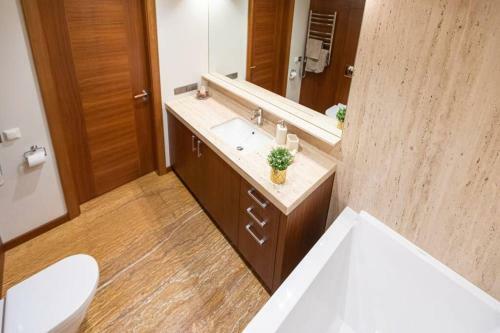 Cozy River-side Apartment Right In Riga