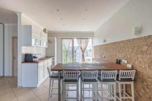 Premium 2-story Penthouse Apartment + Terrace