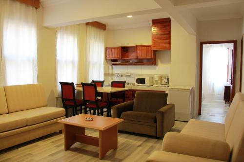 Luxor Apartments