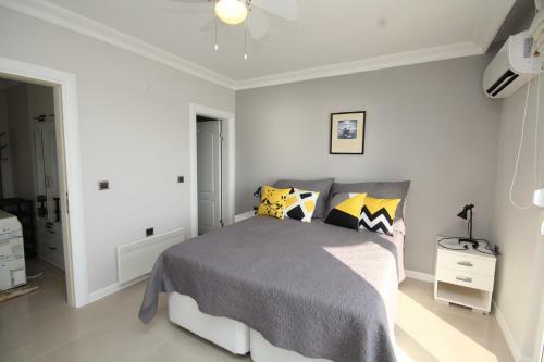 New Homes Full Seaview Luxury 2+1 Apartment