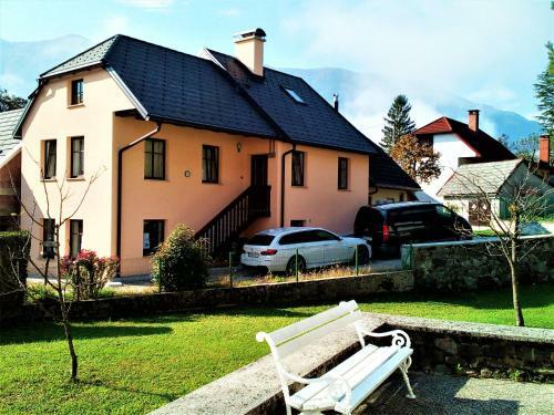 Apartamentos Holiday Home Julian Alps
