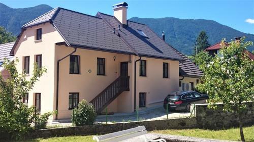 Apartamentos Holiday Home Julian Alps