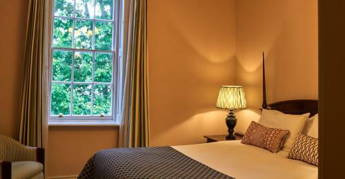 Carlton Mitre Hotel