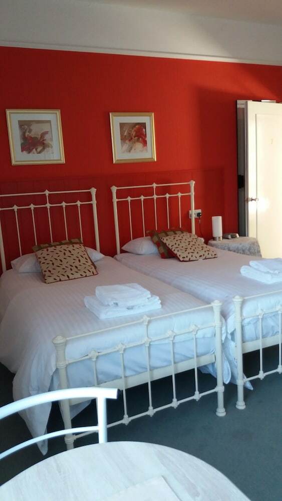 Bed & Breakfast The Groveside Guest House