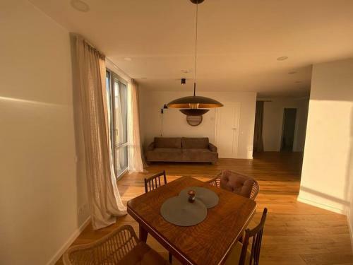 Sun Kiss / Apartament By The Sea