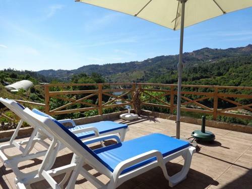 Casa Antiga de Pedra Com Piscina E Vista Rio