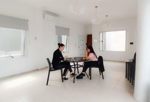 Apartamento Amplio C�modo, C�ntrico, Cochera Piscina Y Quincho