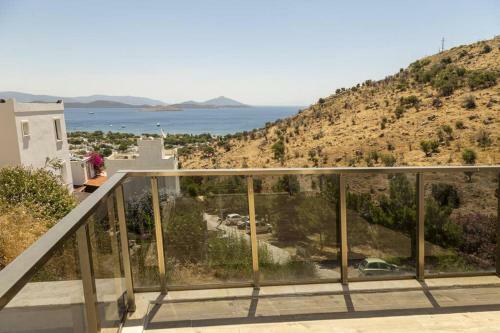Villa Duplex With Stunning View Near Camel Beach In Bodrum