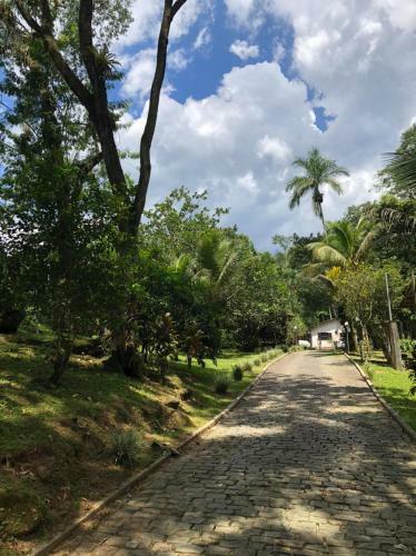 Hostal Bagatelle Hospedagem Com Cachoeira, Lago E Piscina!