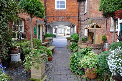 Hotel The Greyhound Coaching Inn