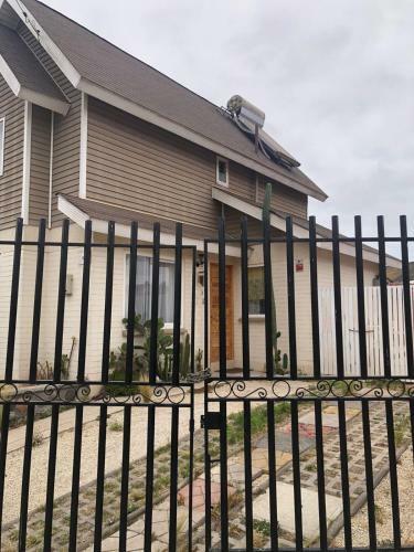 Comoda Y Amplia Casa En Sector Residencial