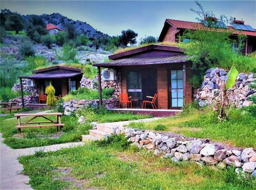 Milyos Hobbit Hotel