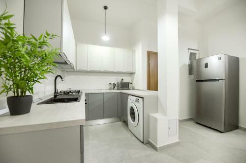 Simple Yet Stylish. Piata Revolutiei Apartment