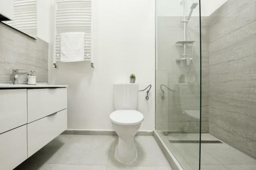 Simple Yet Stylish. Piata Revolutiei Apartment