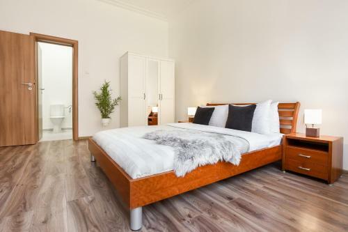 Simple Yet Stylish. Piata Revolutiei Apartment