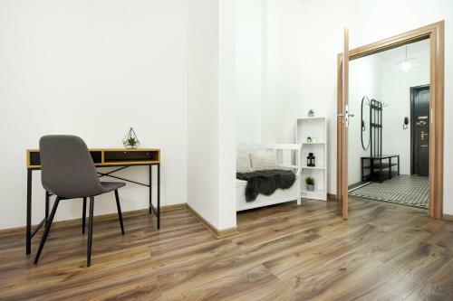 Simple Yet Stylish. Piata Revolutiei Apartment