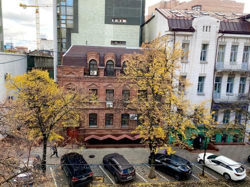 Apartment With City History In The Center
