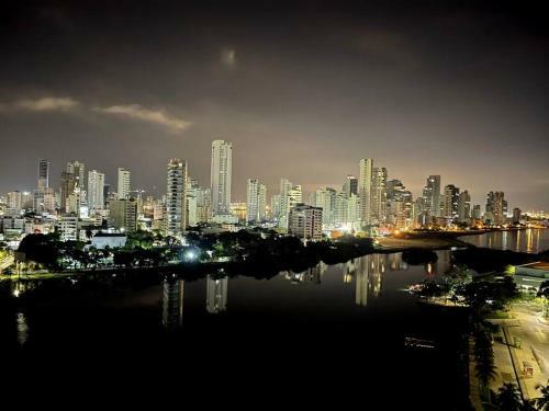 Apartamento Amazing 3br Penthouse, Full Kitchen, Pool, Bar, Dedicated Workspace