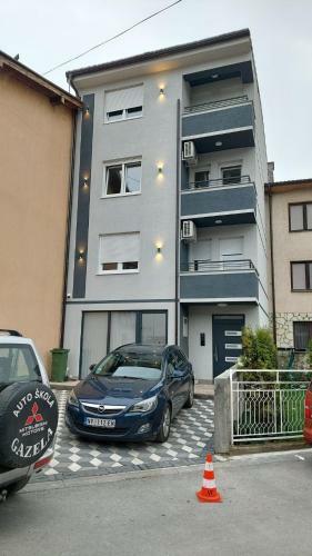 Demir Apartmani