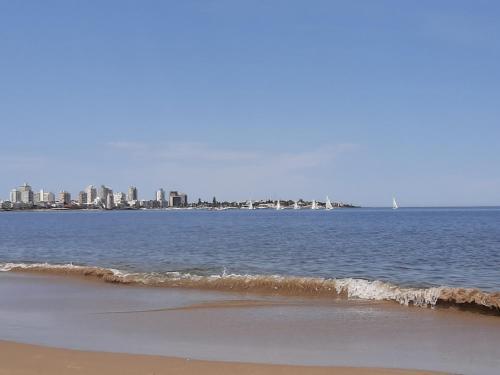 Apartamento Edificio Isla de Gorriti Casa Azul Primera Linea Mar I Playa Mansa Parada 10