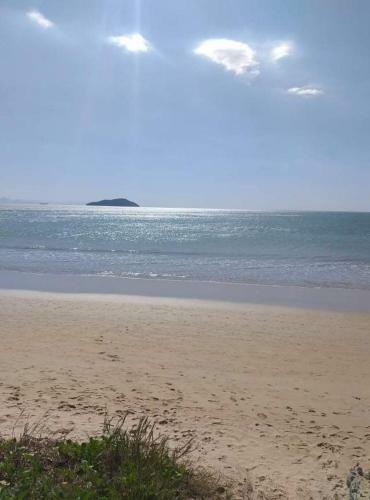Casa Praiana Em Condominio Com Lazer
